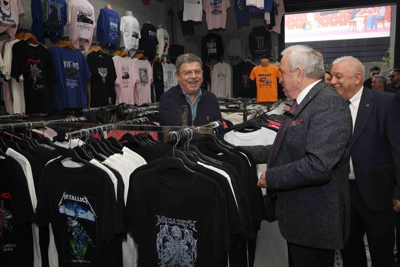 NİLÜFER’İN 8’İNCİ GİYİM PAZARI BALAT’TA AÇILDI NİLÜFER BELEDİYESİ, VATANDAŞLARA UYGUN FİYATLI VE...