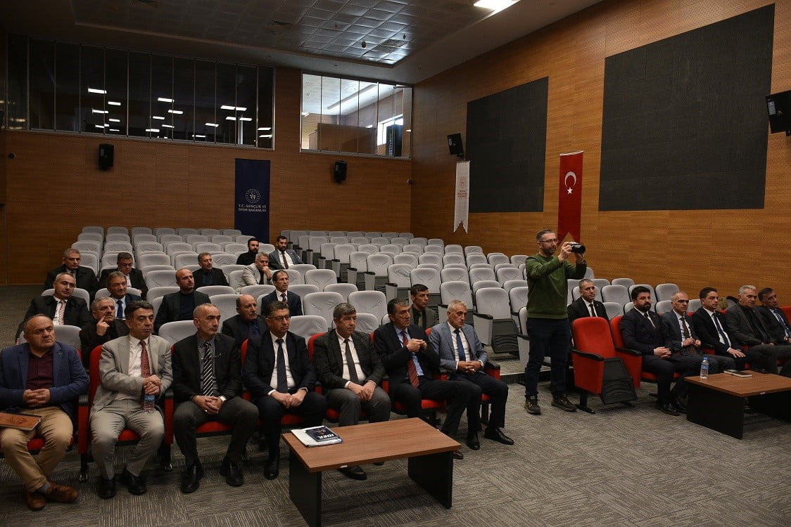 NİSAN AYI GENÇLİK VE SPOR İL MÜDÜRLÜĞÜ KOORDİNASYON TOPLANTISINDA KONUŞAN ERZURUM GSİM MÜDÜRÜ...