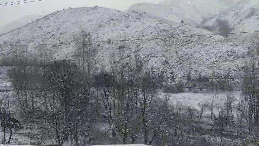 NİSAN AYININ ORTALARINA GELİNMESİNE RAĞMEN KAR SÜRPRİZİ SÜRÜYOR. BU ÇERÇEVEDE PALU İLÇESİNE BAĞLI...