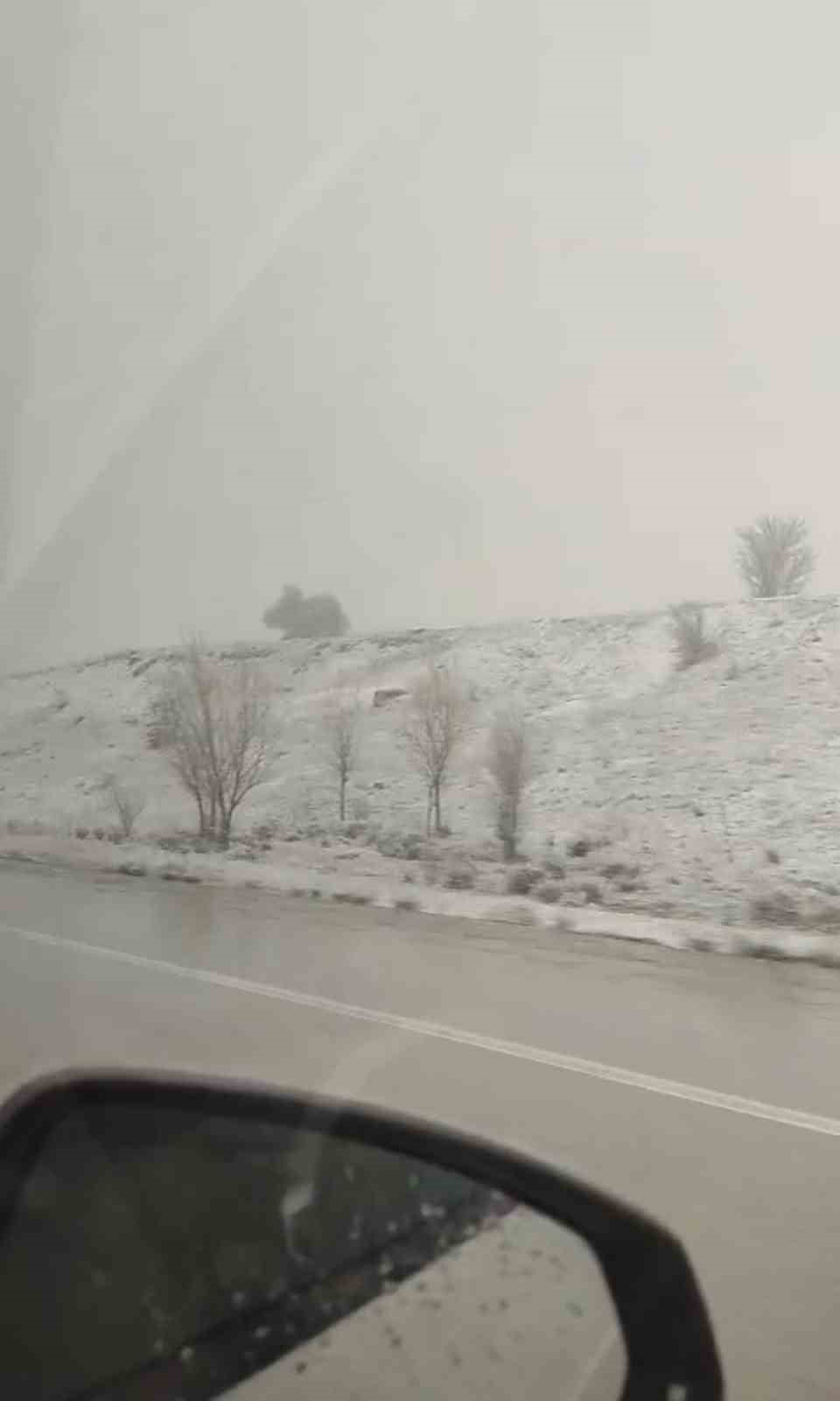 NİSAN’DA KAR SÜRPRİZİ: KÜTAHYA-ALTINTAŞ ARASI BEYAZA BÜRÜNDÜ