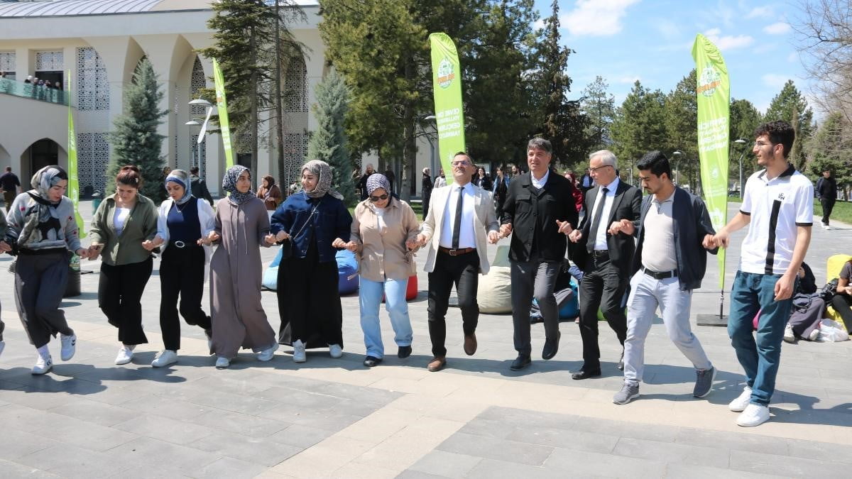 ÖĞRENCİLER YEŞİL KAMPÜS FESTİVALİ'NDE BULUŞTU