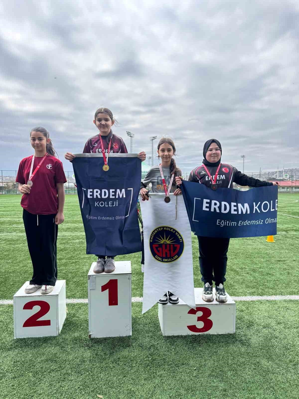 OKÇULUKTA GKV’Lİ DEFNE MEMİŞ TÜRKİYE FİNALLERİNDE