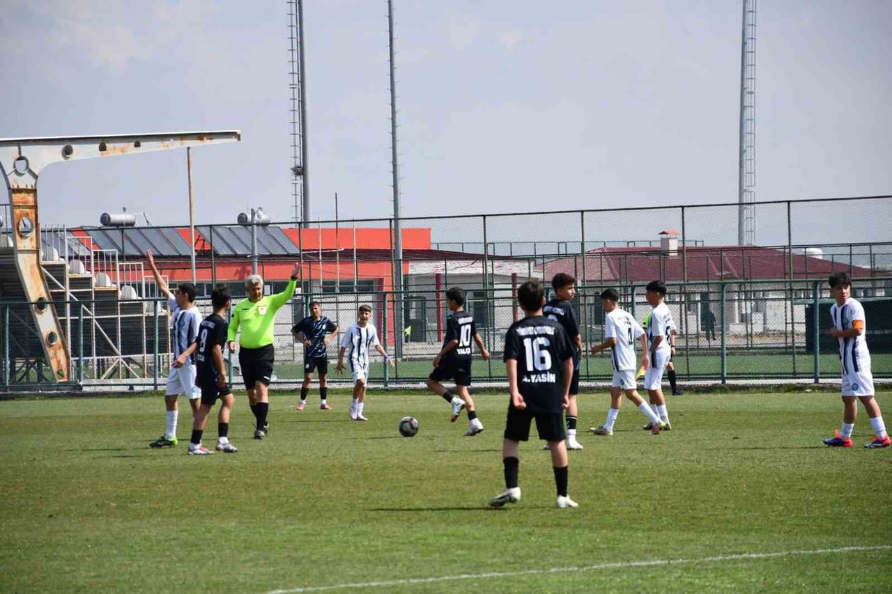 OKUL SPORLARI YILDIZLAR FUTBOL YARI FİNAL MÜSABAKALARI, KOCATEPE SPOR KOMPLEKSİ ATLETİZM PİSTİNDE...