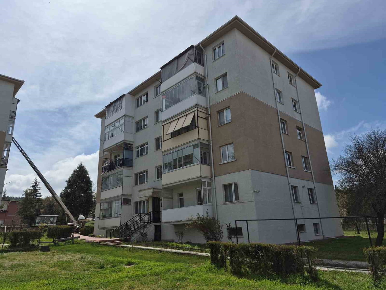 OLAY, ZERAFET SOKAK ÜZERİNDE BULUNAN YENİKENT KÜME EVLERİ SİTESİ'NDE 31.D NUMARALI APARTMANDA...