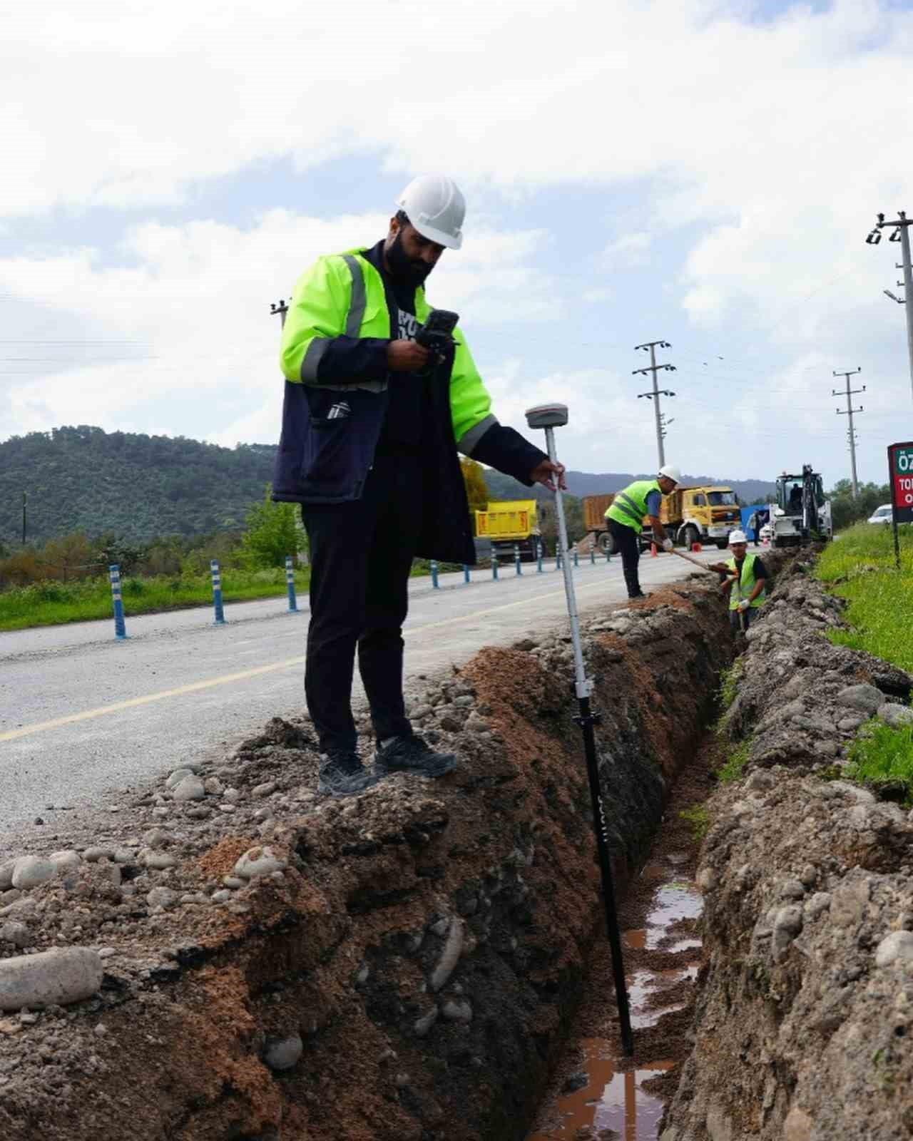 ÖMRÜNÜ TAMAMLAMIŞ İÇME SU HATLARI YENİLENİYOR