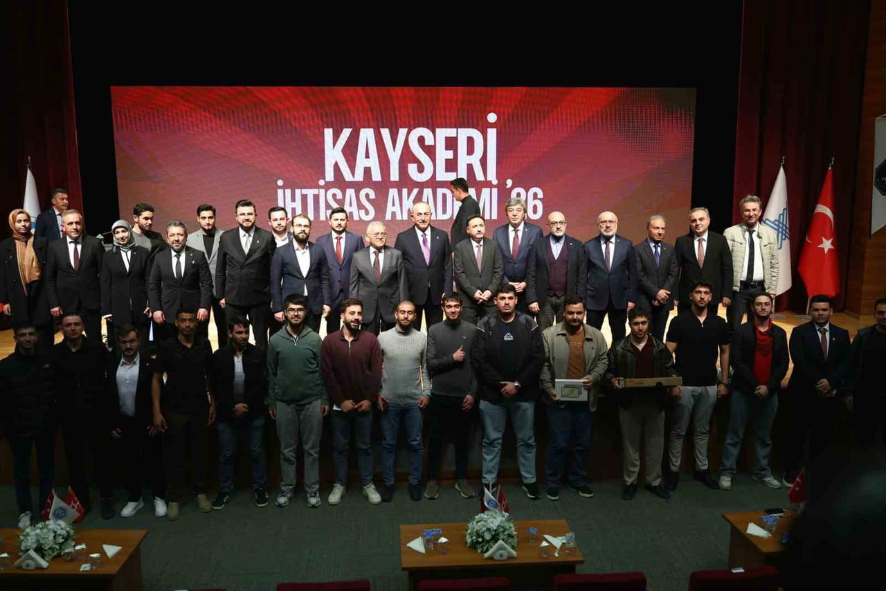 ÖNCEKİ DÖNEM DIŞİŞLERİ BAKANI VE AK PARTİ ANTALYA MİLLETVEKİLİ MEVLÜT ÇAVUŞOĞLU; TÜGVA KAYSERİ İL...