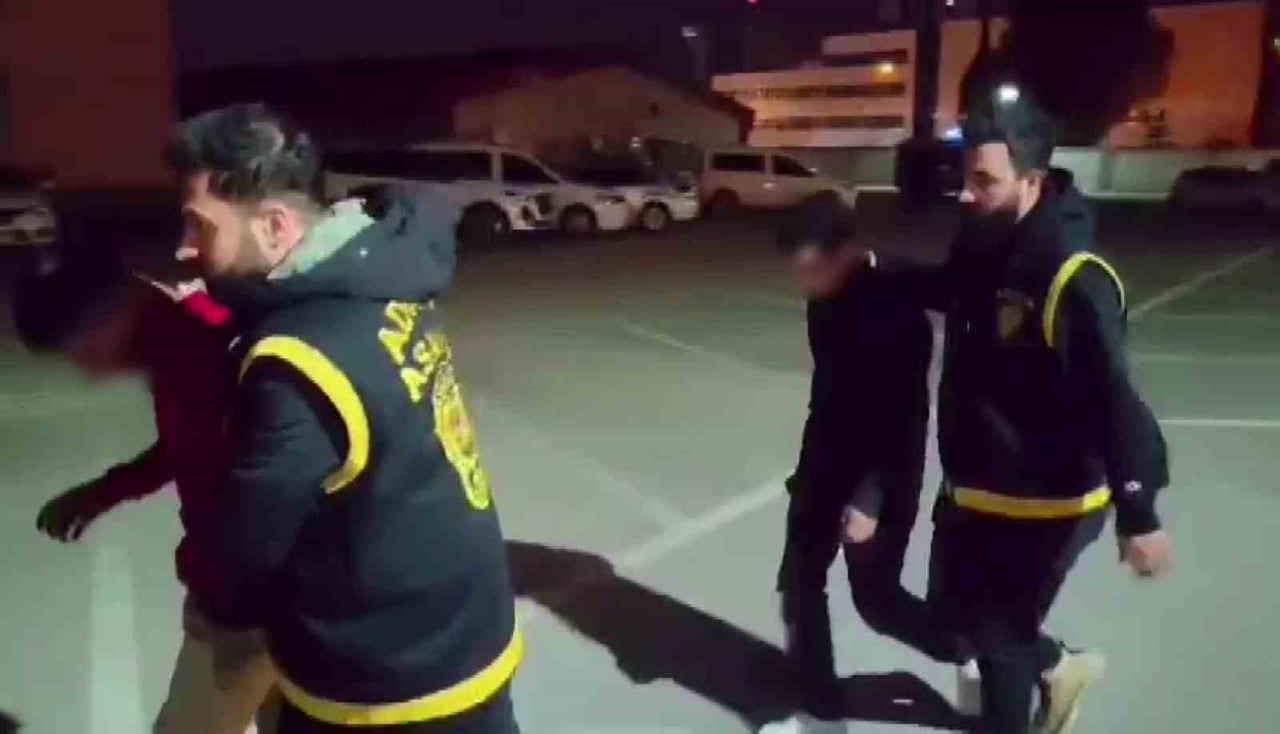 ÖNDEKİ KİŞİ MOTORU SÜREN H.H., ARKASINDAKİ TETİKÇİ L.A