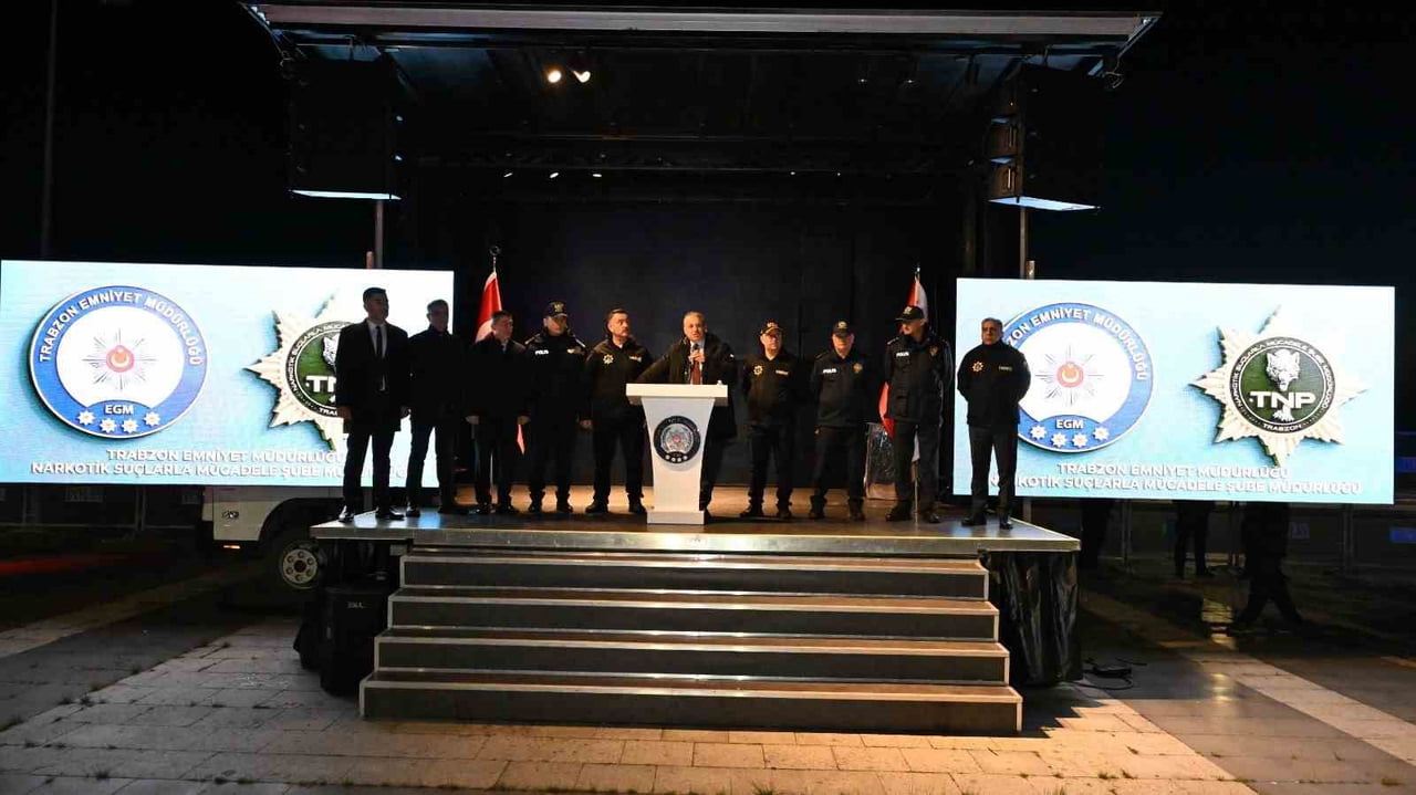 OPERASYON ÖNCESİ TRABZON EMNİYET MÜDÜRÜ ALİ LOĞOĞLU, EKİPLERE SESLENEREK OPERASYONUN STARTINI...