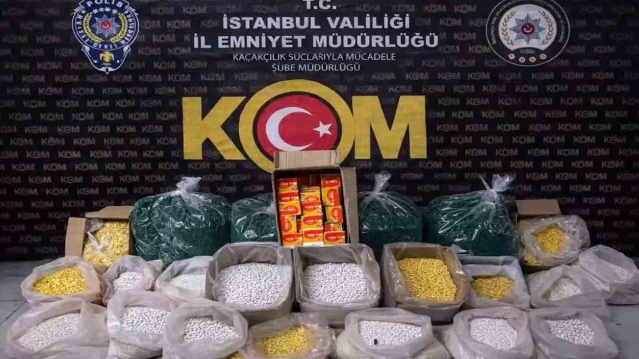 OPERASYONDA 1,5 MİLYON SAHTE HAP İLE YAKLAŞIK 10 MİLYON SAHTE HAP ÜRETİMİNE YETECEK MİKTARDA HAM...