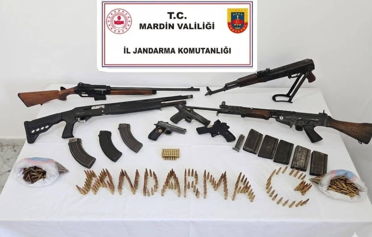 OPERASYONDA 2 UZUN NAMLULU SİLAH, 5 RUHSATSIZ TABANCA, 1 RUHSATSIZ AV TÜFEĞİ, 15 ŞARJÖR, 502...