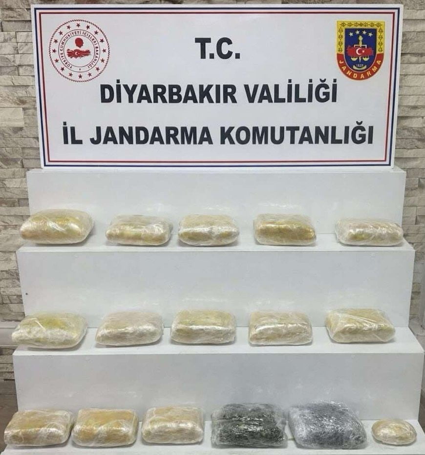 OPERASYONLARDA, 22 KİLO ESRAR ELE GEÇİRİLDİ.