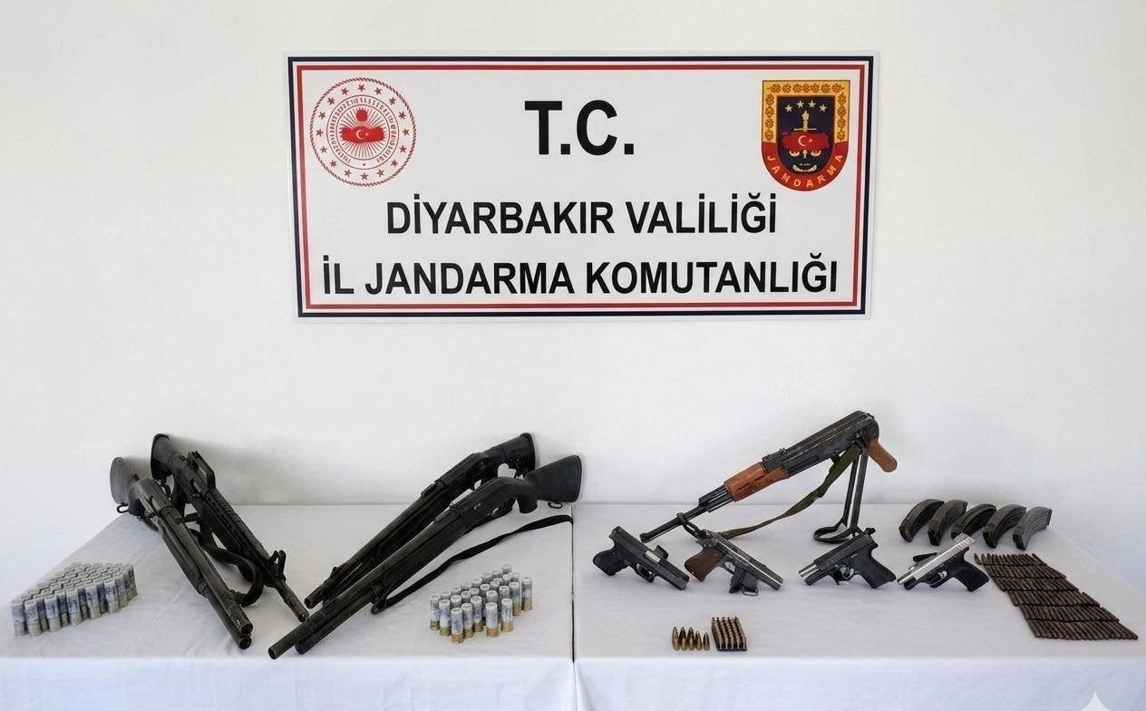 OPERASYONLARDA, 4 ADET AK-47 PİYADE TÜFEĞİ, 34 ADET TABANCA, 24 ADET AV TÜFEĞİ, 6 BİN 34 ADET...