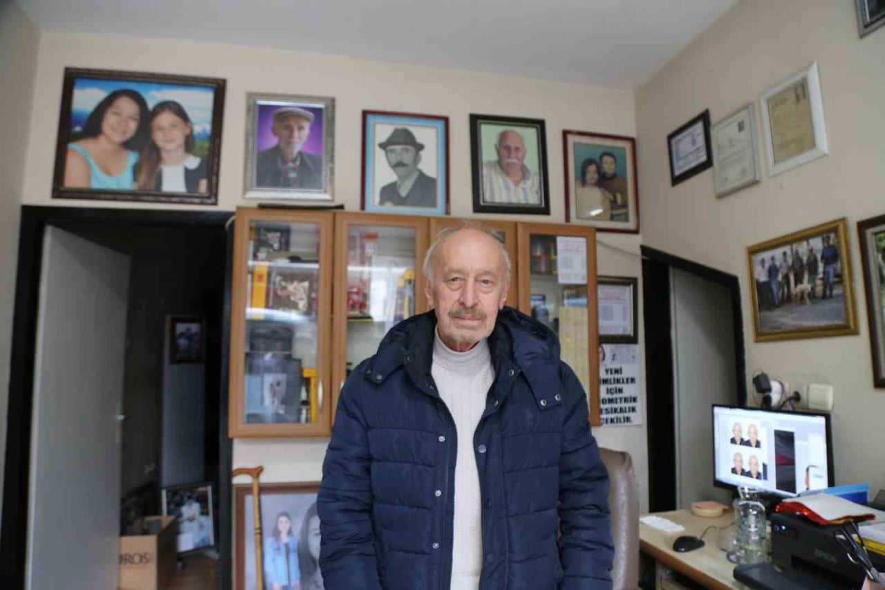 ORDU'NUN FATSA İLÇESİNDE FOTOĞRAFÇI DURSUN ÖZKAN, 1973 YILINDA BAŞLADIĞI MESLEK HAYATINDA YARIM...