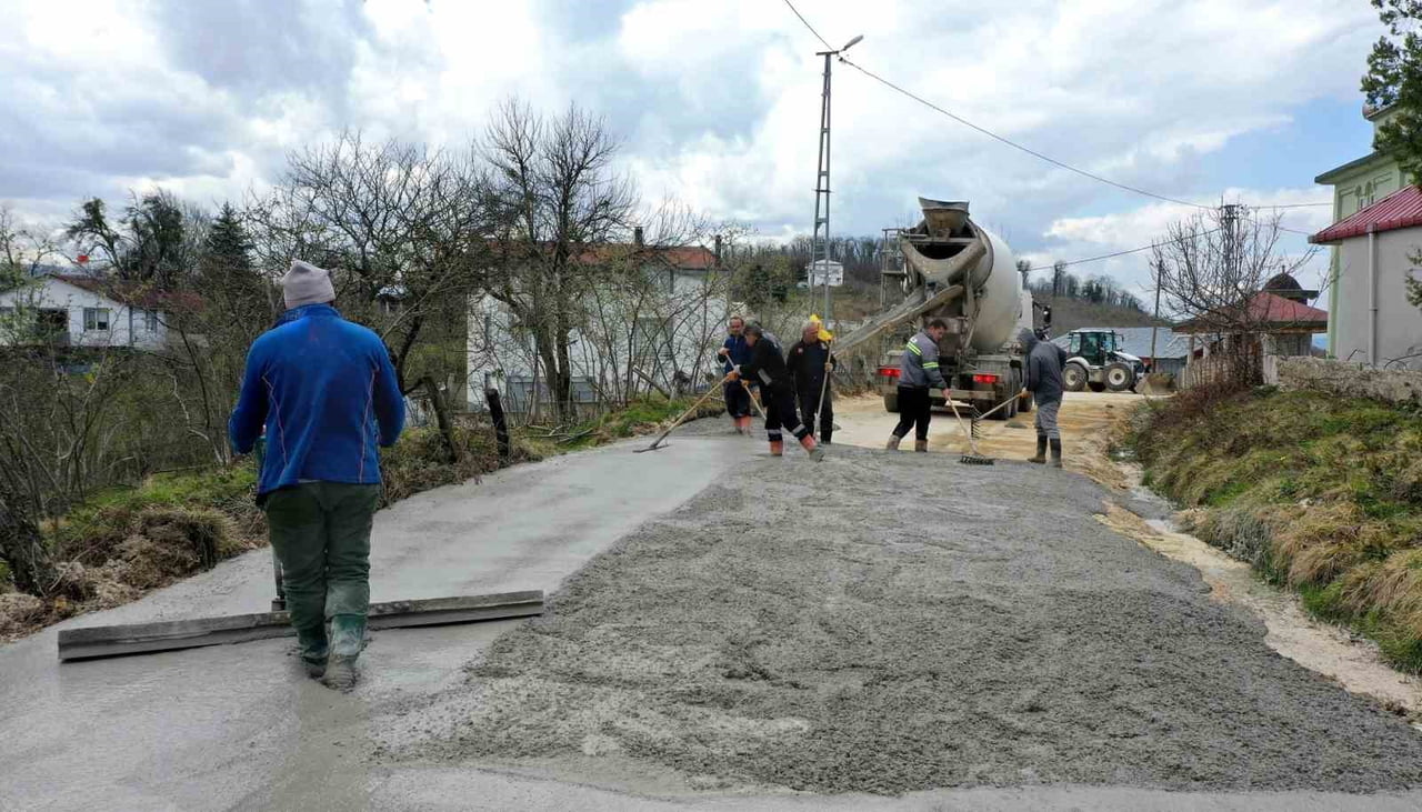 ORDU BÜYÜKŞEHİR BELEDİYESİ TARAFINDAN İL GENELİNDE İHTİYAÇ DUYULAN GÜZERGAHLARDA BETON YOL...