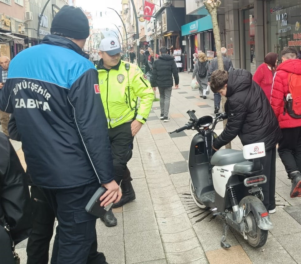 ORDU’NUN ALTINORDU İLÇESİNDE TRAFİĞE KAPALI CADDELERDE MOTOSİKLET KULLANAN 261 SÜRÜCÜYE TOPLAM 364...