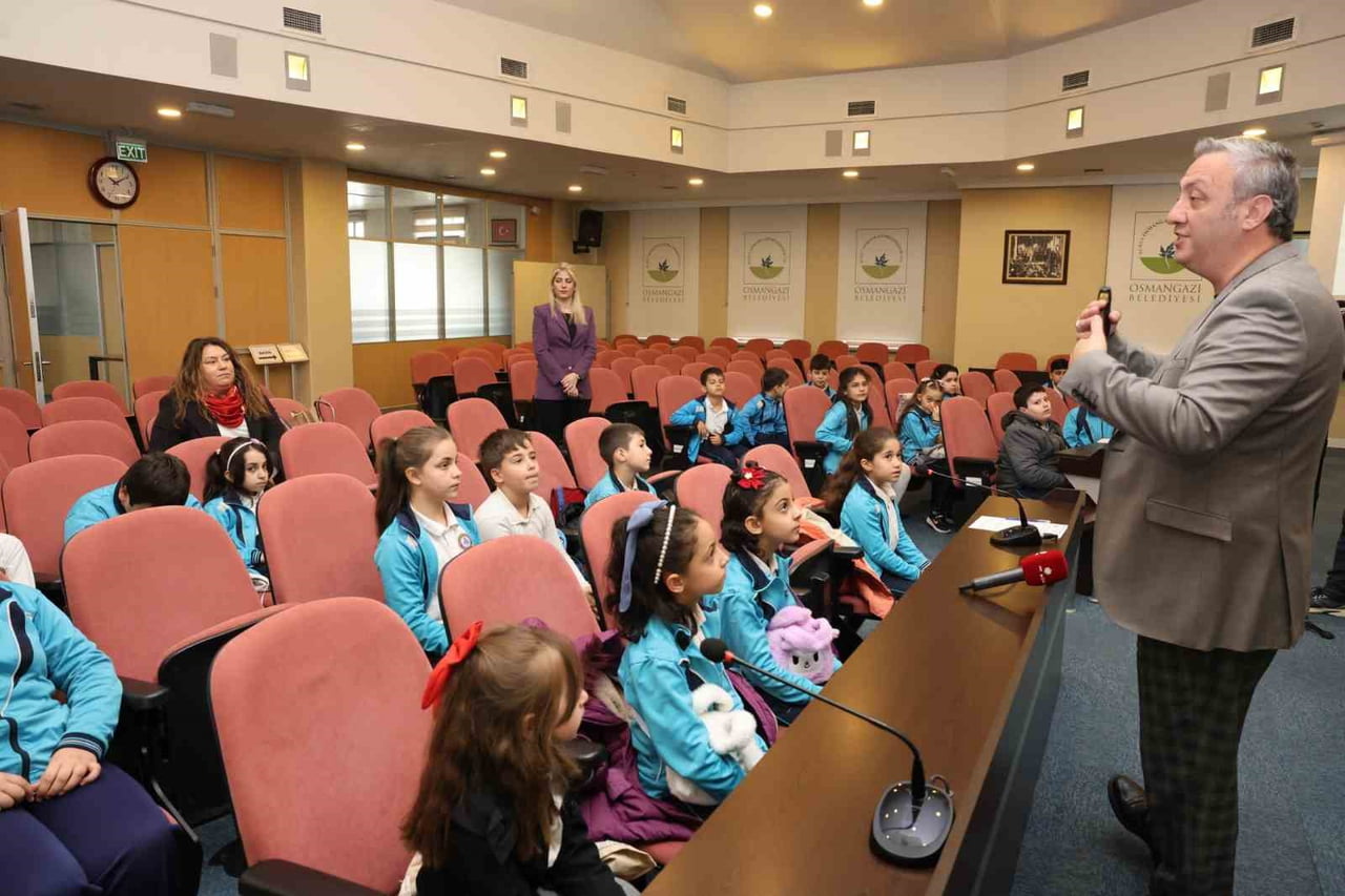 OSMANGAZİ BELEDİYESİ MECLİS SALONU’NDA AĞIRLANAN İLKÖĞRETİM ÖĞRENCİLERİ, ZİYARETÇİ MECLİSİ...