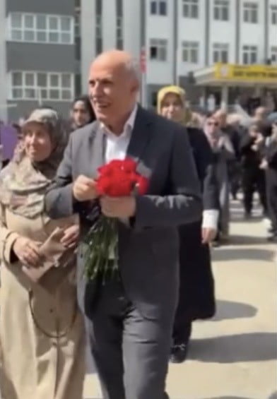 OSMANİYE'DE 40 YILLIK ARAPÇA ÖĞRETMENİ 65 YAŞINDAKİ NEJAT ÖZBAHAR, EMEKLİLİK ÖNCESİ SON DERSİNİ...