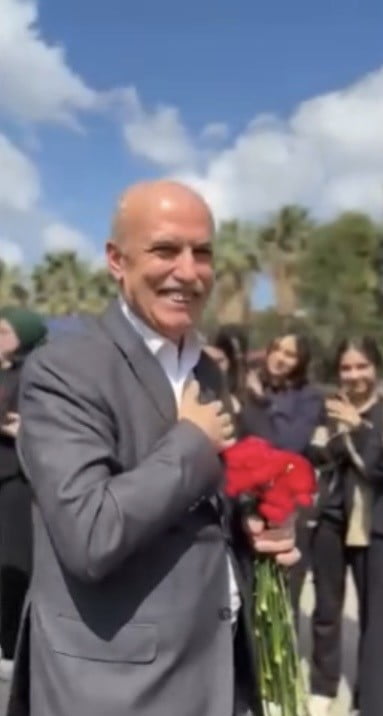 OSMANİYE'DE 40 YILLIK ARAPÇA ÖĞRETMENİ 65 YAŞINDAKİ NEJAT ÖZBAHAR, EMEKLİLİK ÖNCESİ SON DERSİNİ...