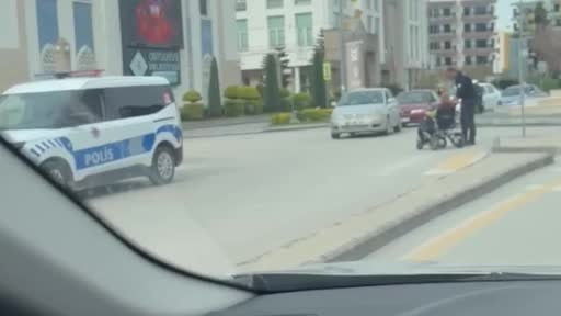 Osmaniye'de polis memurundan yürek ısıtan yardım