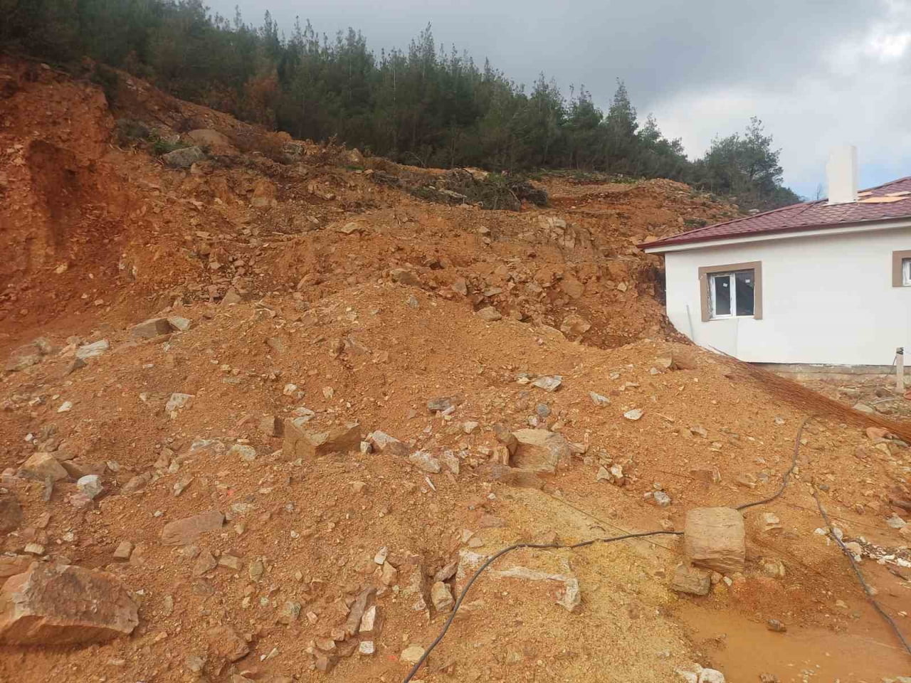 OSMANİYE'NİN BAHÇE İLÇESİ KAMAN KÖYÜNDE ETKİLİ OLAN YAĞIŞLARIN ARDINDAN HEYELAN MEYDANA GELDİ...