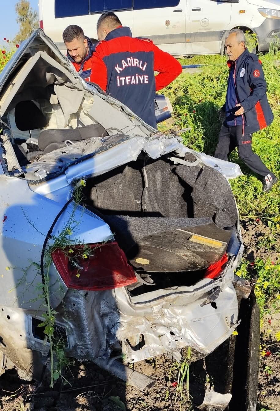 OSMANİYE'NİN KADİRLİ İLÇESİNDE OTOMOBİLİN TANKERLE ÇARPIŞMASI SONUCU MEYDANA GELEN TRAFİK...