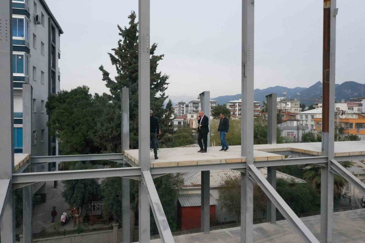 OSMANİYE’DE 6 ŞUBAT MERKEZLİ DEPREMLERDE TRİBÜNÜ AĞIR HASAR ALARAK KONTROLLÜ ŞEKİLDE YIKILAN 7...