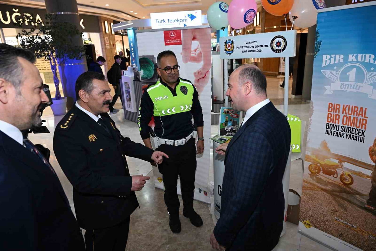 OSMANİYE’DE POLİS HAFTASI’NDA EMNİYETTEN BİLGİLENDİRME STANDI