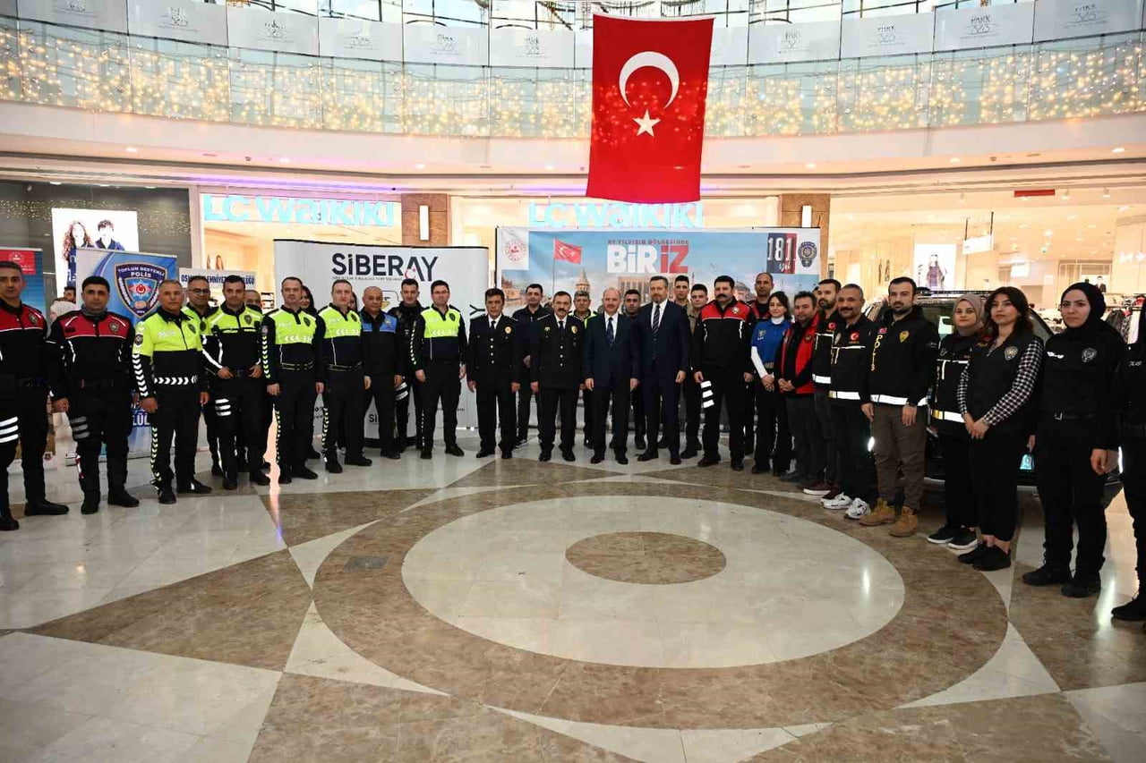 OSMANİYE’DE POLİS HAFTASI’NDA EMNİYETTEN BİLGİLENDİRME STANDI