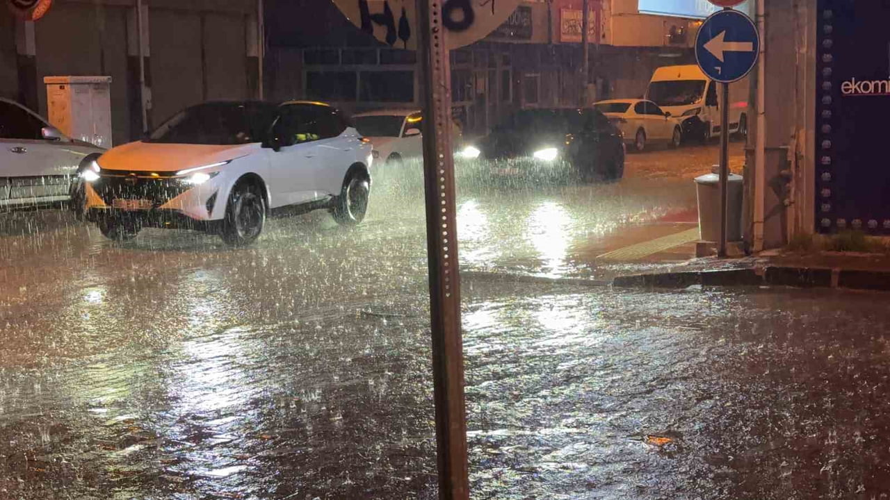 OSMANİYE’DE SAĞANAK SÜRÜCÜLERİ ETKİLEDİ