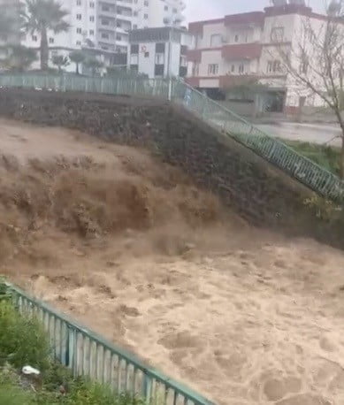 OSMANİYE’DE YAĞIŞ FELAKETİ:YOLLAR KAPANDI, ULAŞIM AKSADI