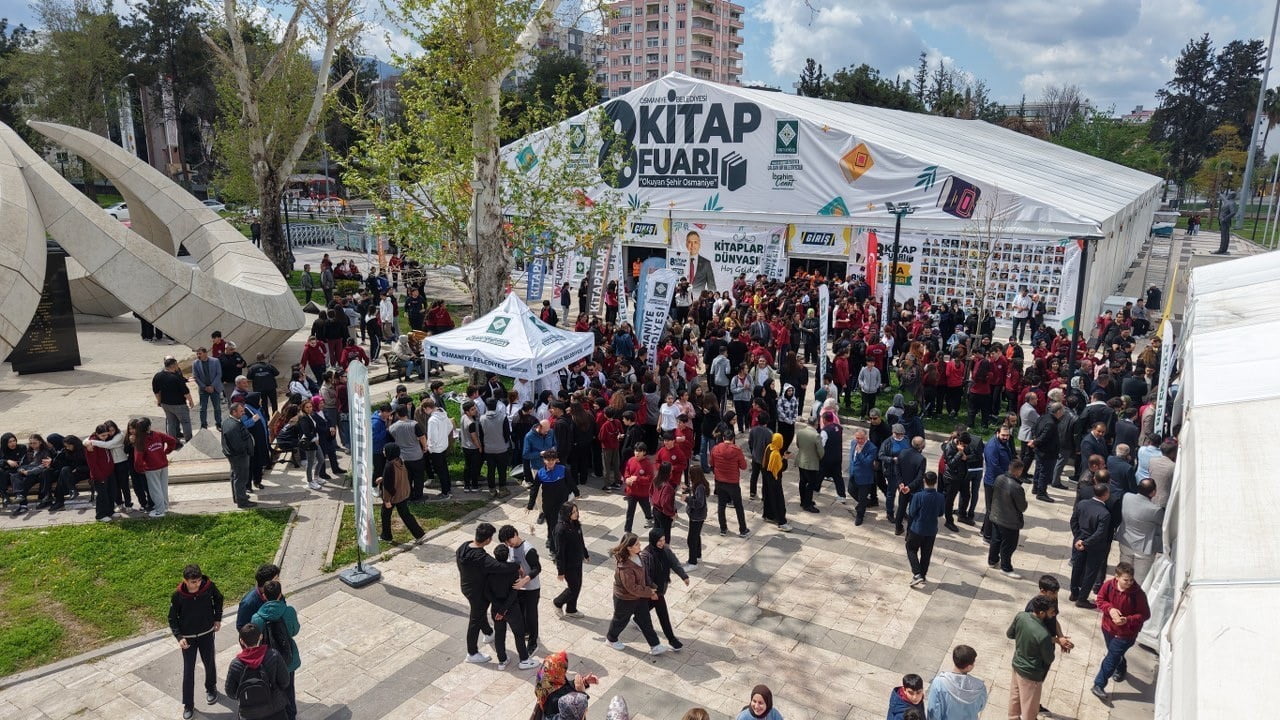 OSMANİYE KİTAP FUARI KAPILARINI AÇTI