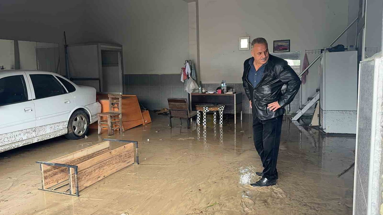 OSMANİYE’NİN KADİRLİ İLÇESİNDE ETKİLİ OLAN SAĞANAK YAĞIŞIN ARDINDAN TAŞAN BÜLBÜL DERESİ’NİN YOL...