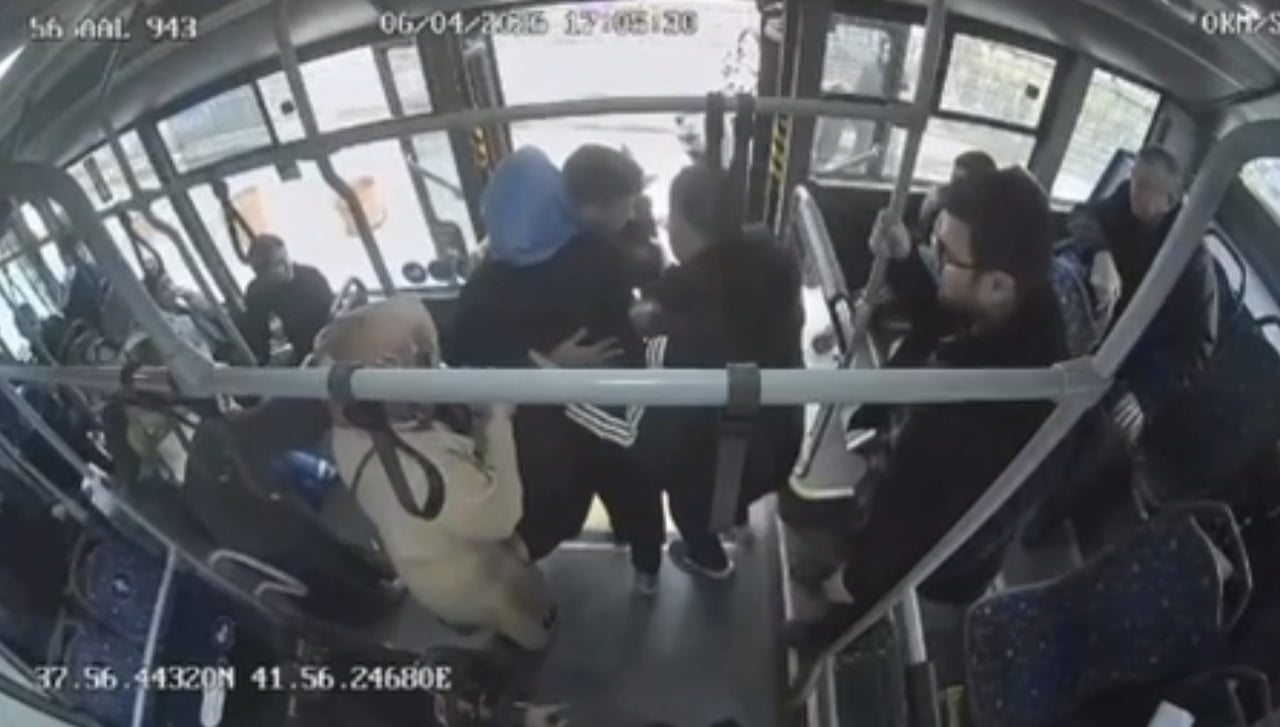 OTOBÜS ŞOFÖRÜ GÜZERGAHI DEĞİŞTİRDİ, YOLCUYU HASTANEYE ULAŞTIRDI