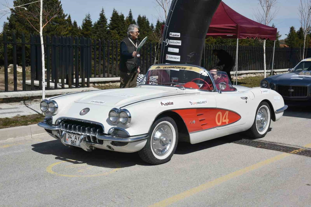 OTOMOBİL MERAKLILARI SEZON KAPANMADAN ULUDAĞ'DA BULUŞTU.   KARDA SÜRÜŞ DENEYİMİ YAŞAYAN KULÜP...