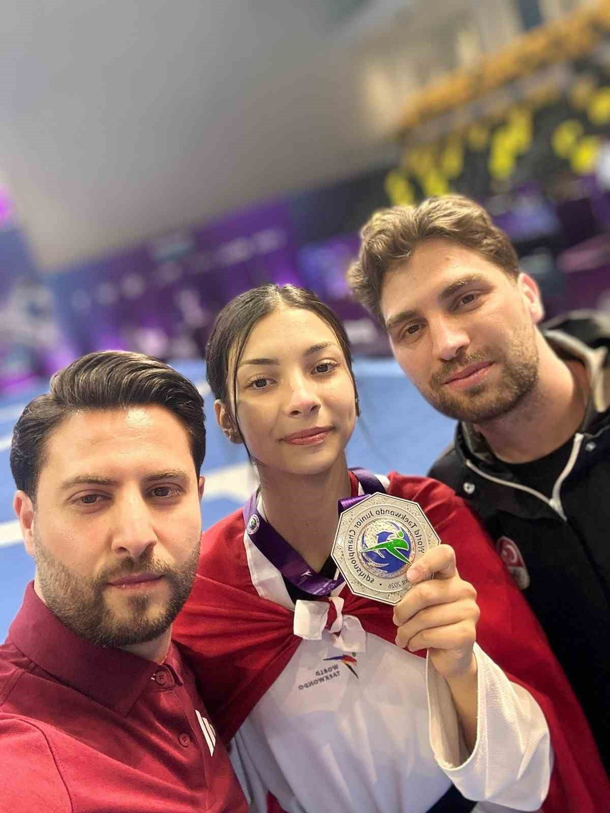 ÖZBEKİSTAN'IN TAŞKENT KENTİNDE DÜZENLENEN DÜNYA GENÇLER TAEKWONDO ŞAMPİYONASI'NDA 59 KİLOGRAMDA...