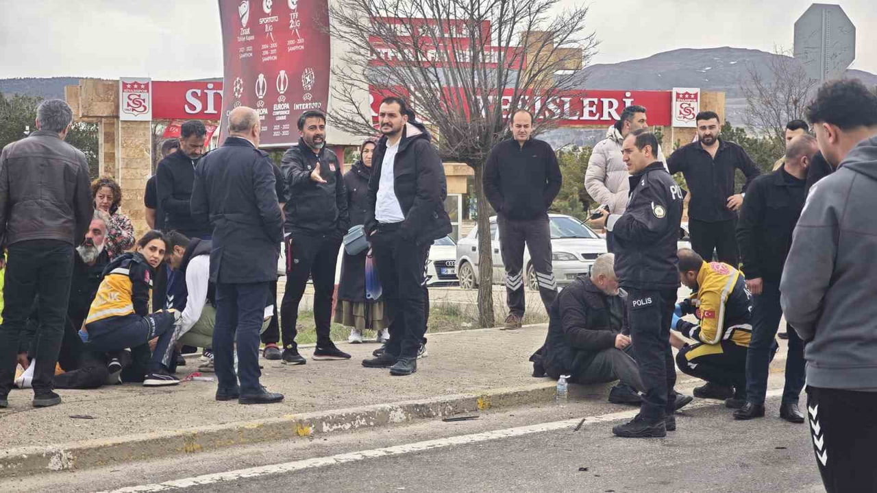 ÖZBELSAN SİVASSPOR KULÜBÜ, DÜN MEYDANA GELEN VE U-13 TAKIMINDAN FUTBOLCULARIN KARIŞTIĞI TRAFİK...