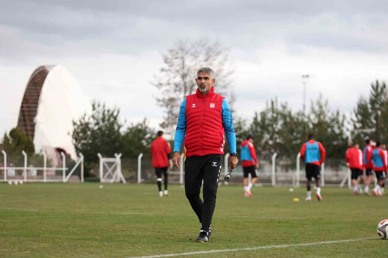 ÖZBELSAN SİVASSPOR, TRENDYOL 1. LİG’İN 33. HAFTASINDA SAHASINDA ESENLER EROKSPOR İLE OYNAYACAĞI...