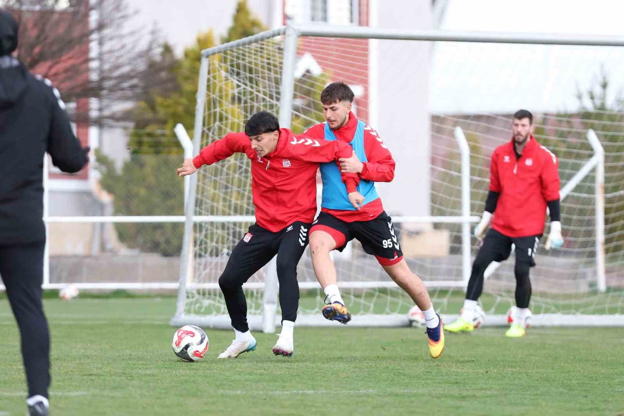 ÖZBELSAN SİVASSPOR, TRENDYOL 1. LİG’İN 33. HAFTASINDA SAHASINDA ESENLER EROKSPOR İLE OYNAYACAĞI...