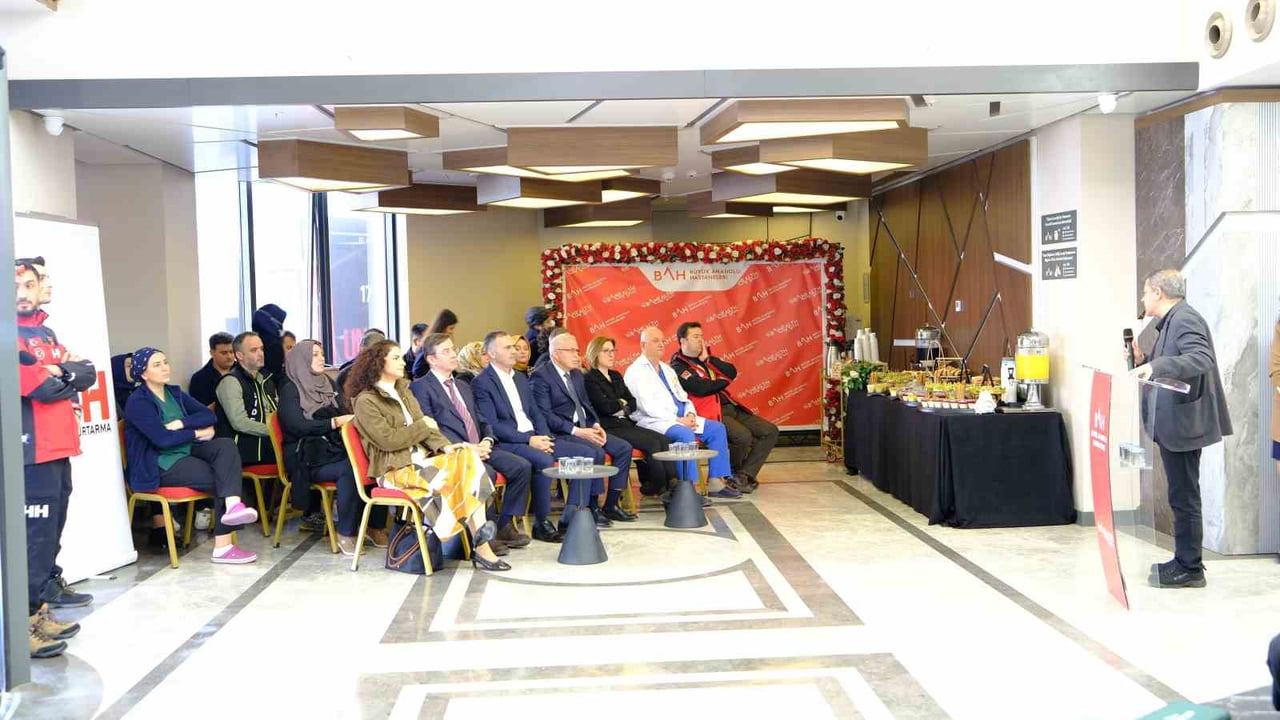 ÖZEL BİR HASTANEDE DÜZENLENEN ‘DEPREME KARŞI BİLİNÇLİ TOPLUM, GÜVENLİ GELECEK’ TEMALI FARKINDALIK...