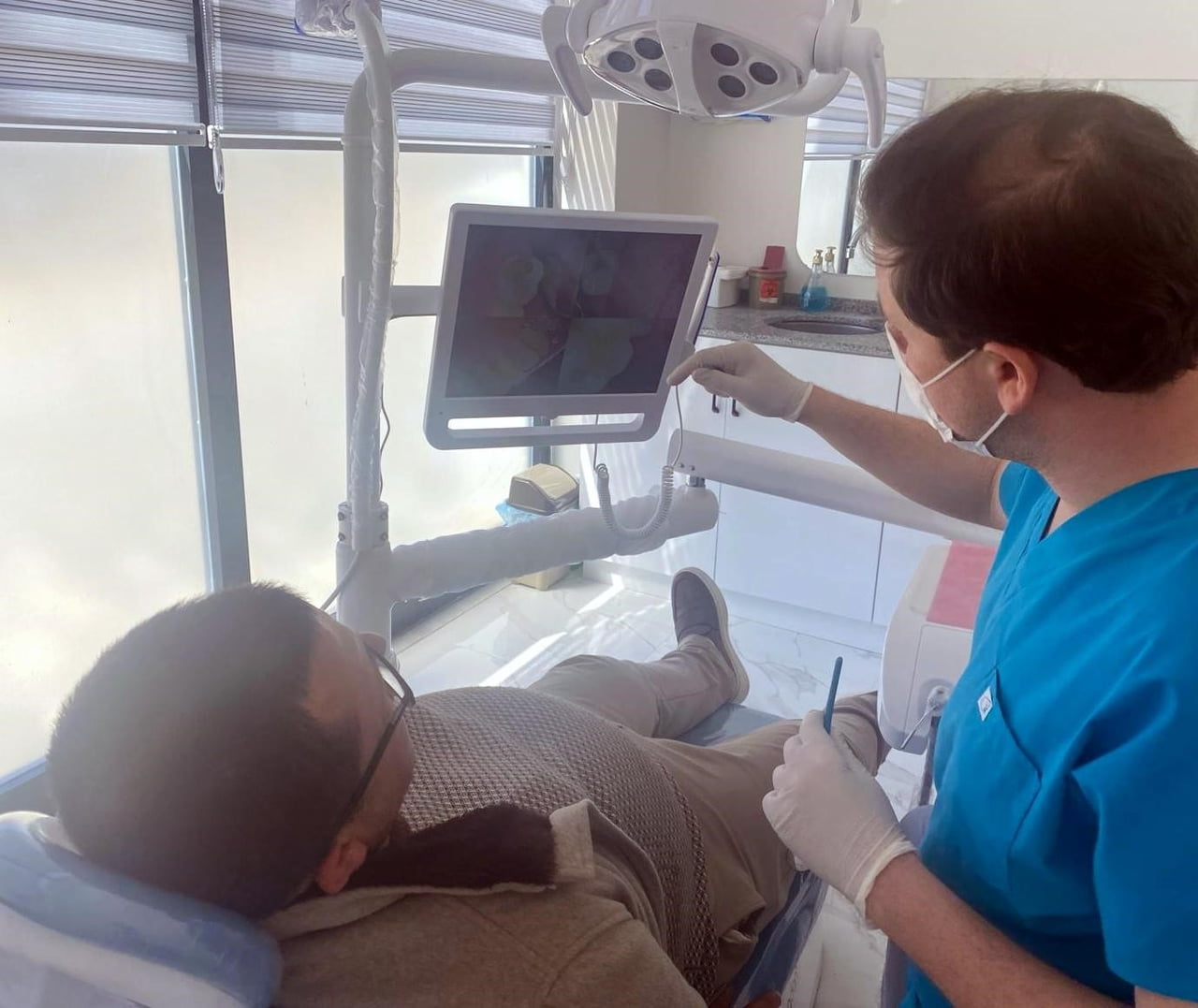 ÖZELLİKLE SOSYAL MEDYA ÜZERİNDE SATILAN DİŞ PARLATICI, BEYAZLATICI VE BENZERİ ÜRÜNLER KONUSUNDA...