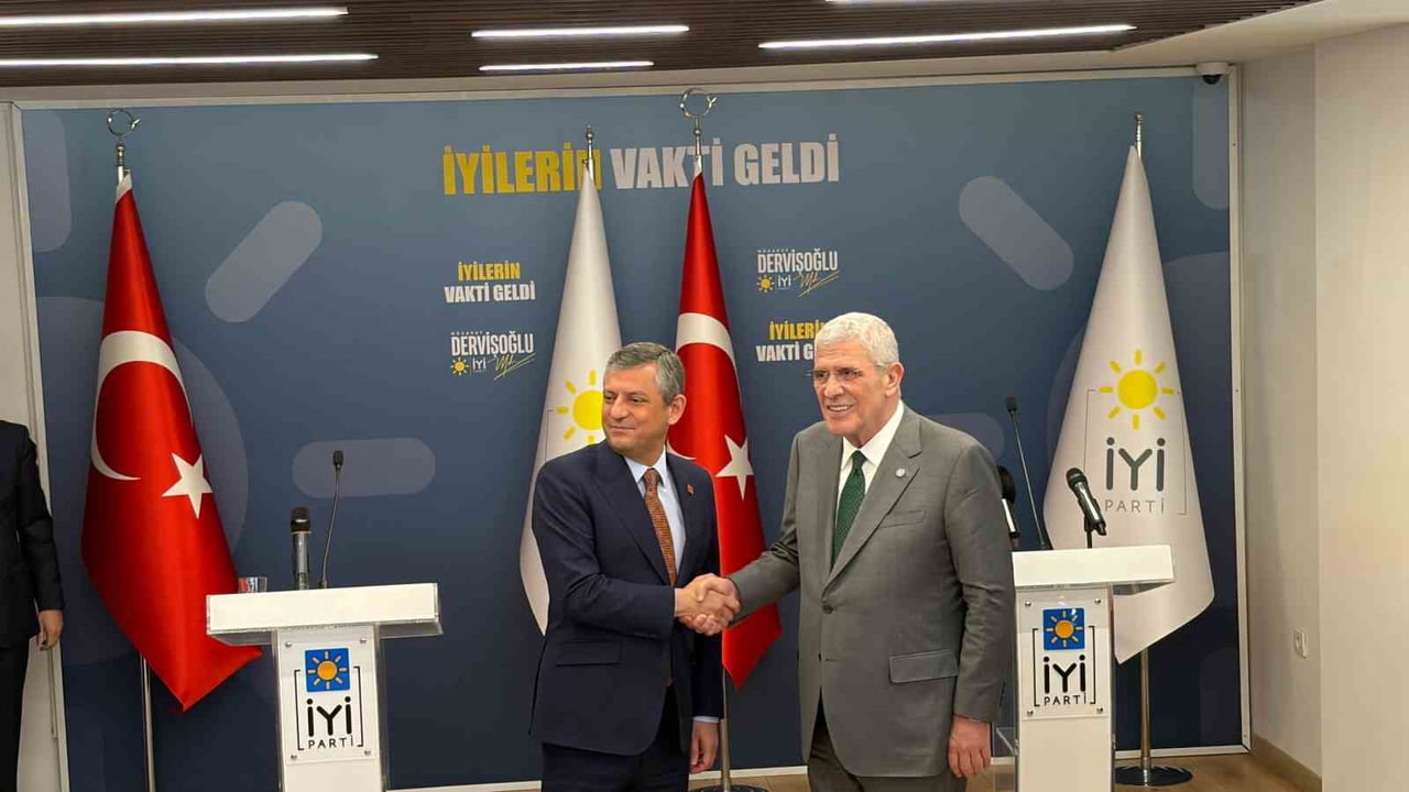 ÖZGÜR ÖZEL VE MÜSAVAT DERVİŞOĞLU