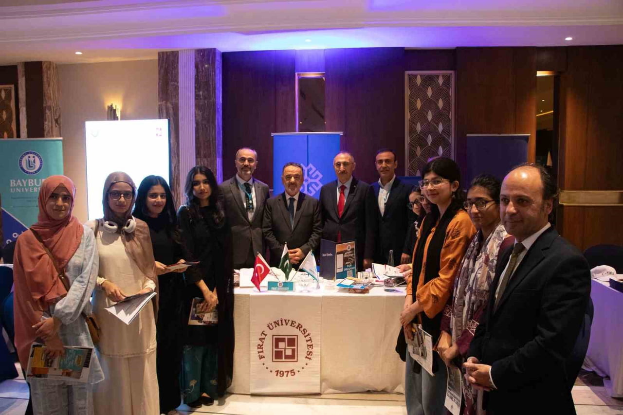 PAKİSTAN’DA DÜZENLENEN ÜNİVERSİTE TANITIM FUARINDA FIRAT ÜNİVERSİTESİ TANITILDI