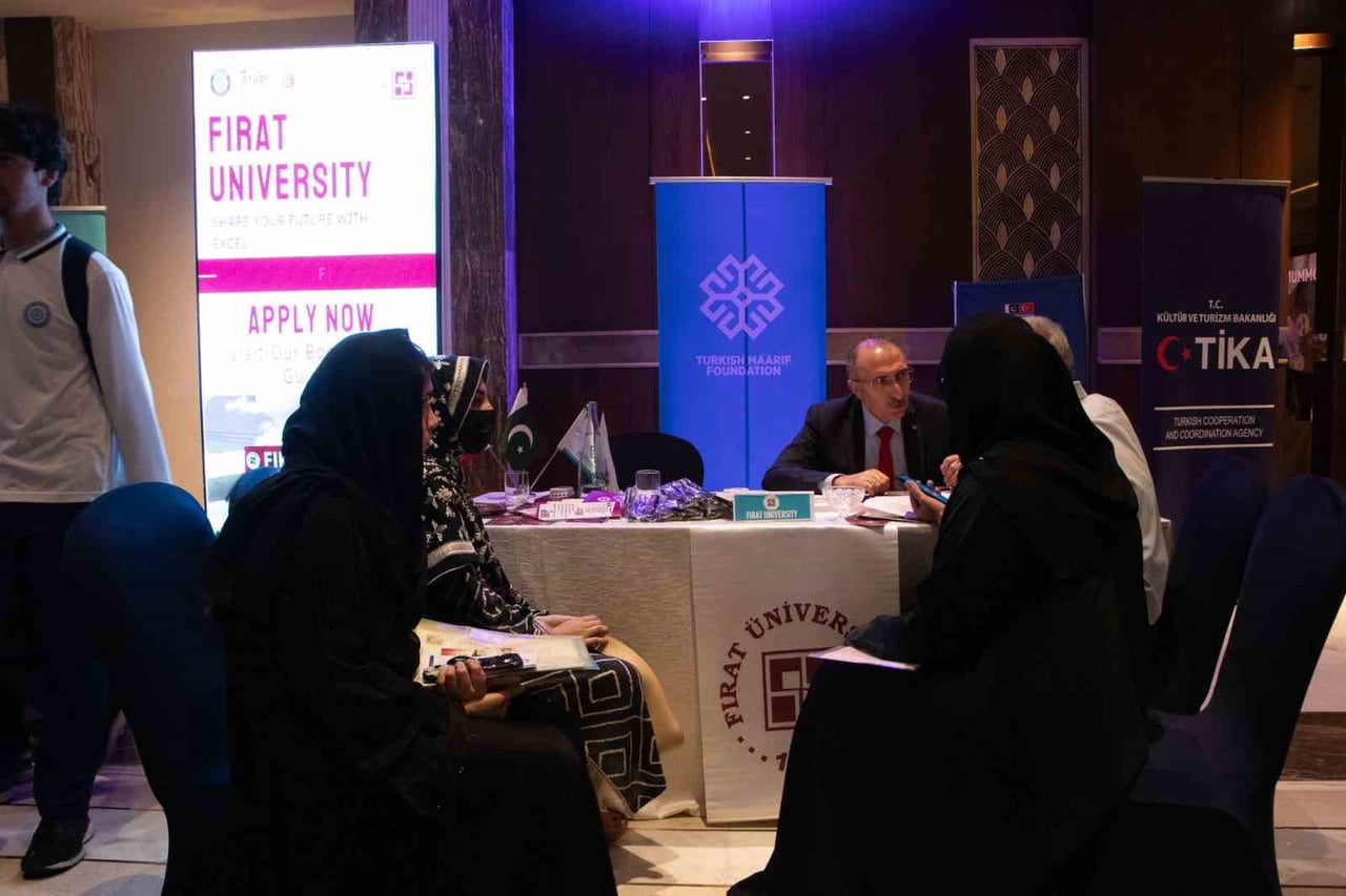 PAKİSTAN’DA DÜZENLENEN ÜNİVERSİTE TANITIM FUARINDA FIRAT ÜNİVERSİTESİ TANITILDI