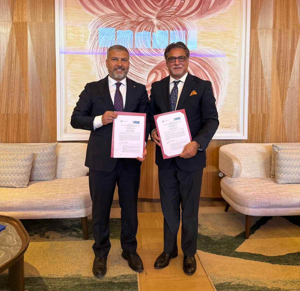 PAKİSTAN YÜKSEKÖĞRETİM KURULU BAŞKANI MİAN İMRAN MASOOD (SAĞDA), ANADOLU ÜNİVERSİTESİ REKTÖRÜ...