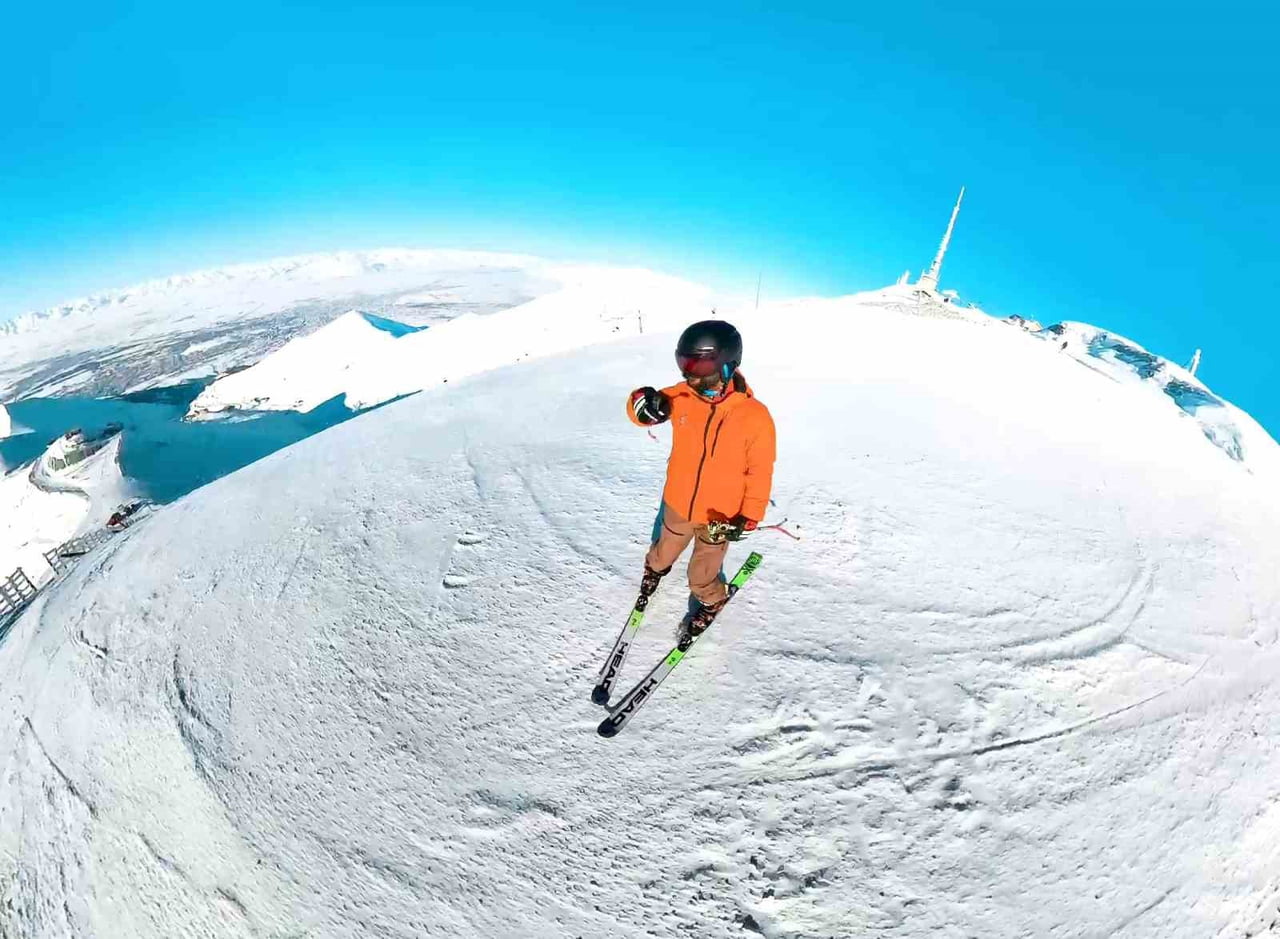 PALANDÖKEN'DE YERLİ VE YABANCI TURİSTLER GÜNEŞLİ HAVADA KAYAK KEYFİ YAPTI