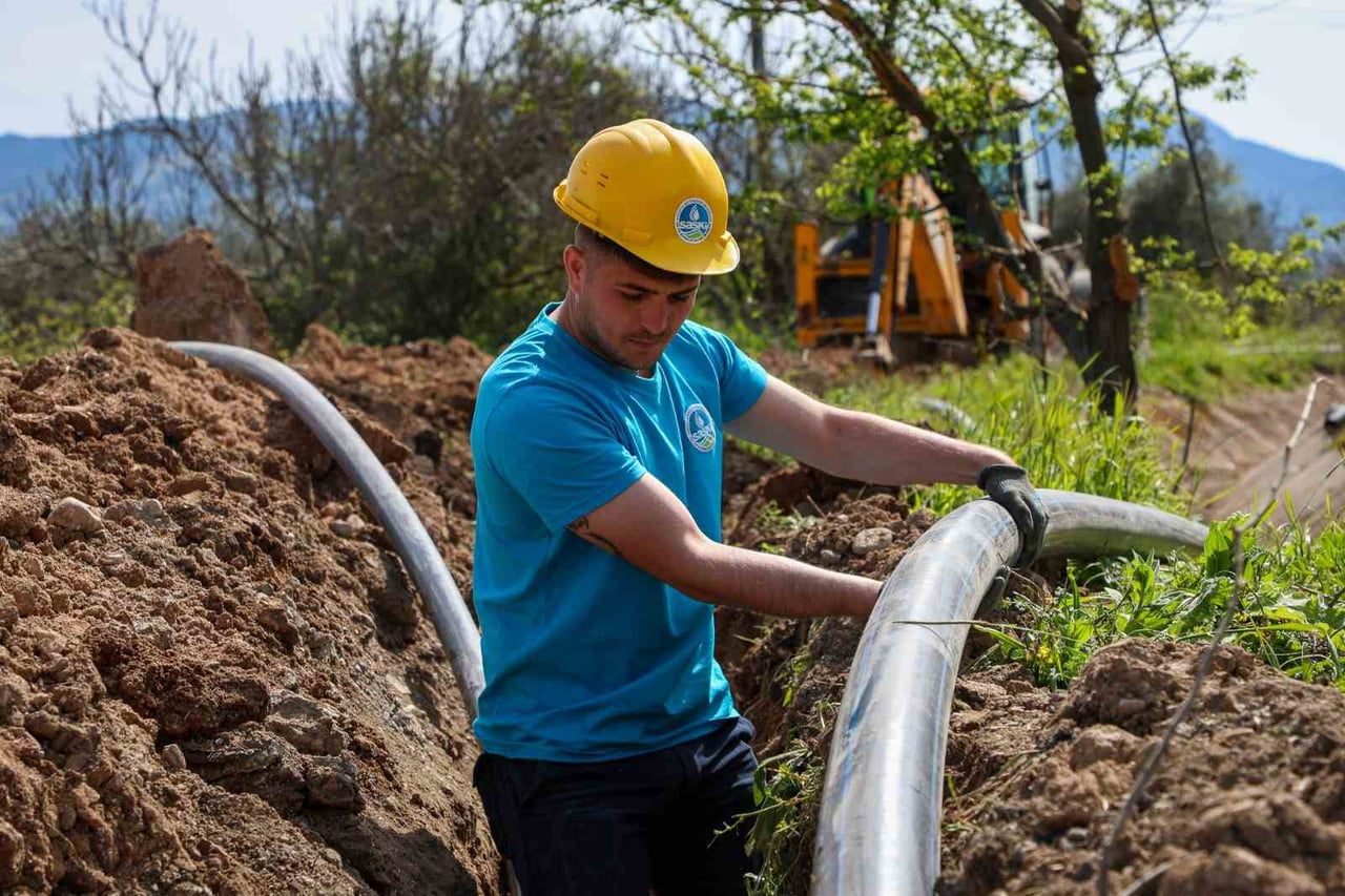PAMUKOVA’DA BAŞLATILAN YENİ KAYNAK ÇALIŞMASIYLA 115 METRE DERİNLİKTEN ÇIKARILAN İÇME SUYU, BİN 500...