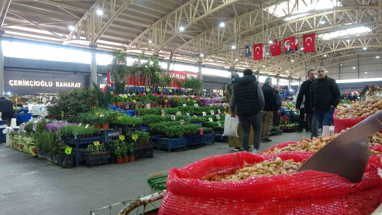 PANDEMİ VE DEPREMİN ARDINDAN, MÜSTAKİL KONUT İLE  HOBİ BAHÇELERİ ÇIĞ GİBİ ARTARKEN, BERBERİNDE...