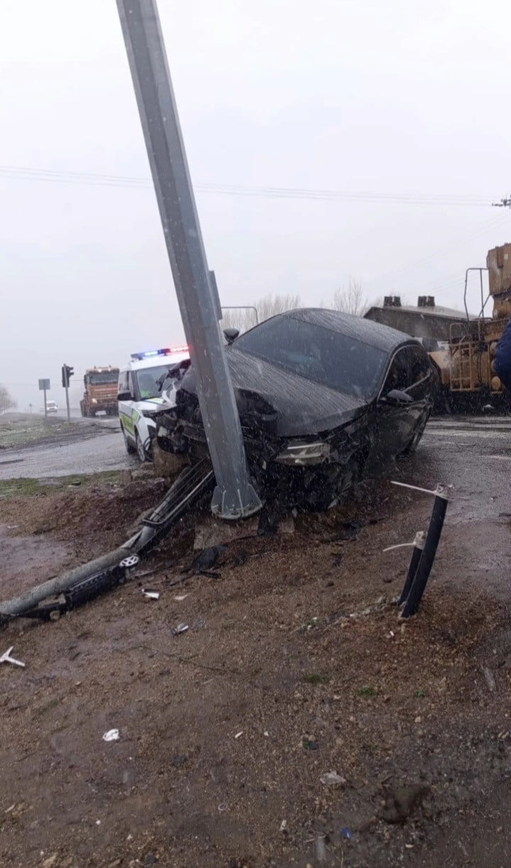 PATNOS’TA YAĞIŞLI HAVA KAZAYI BERABERİNDE GETİRDİ:2 YARALI