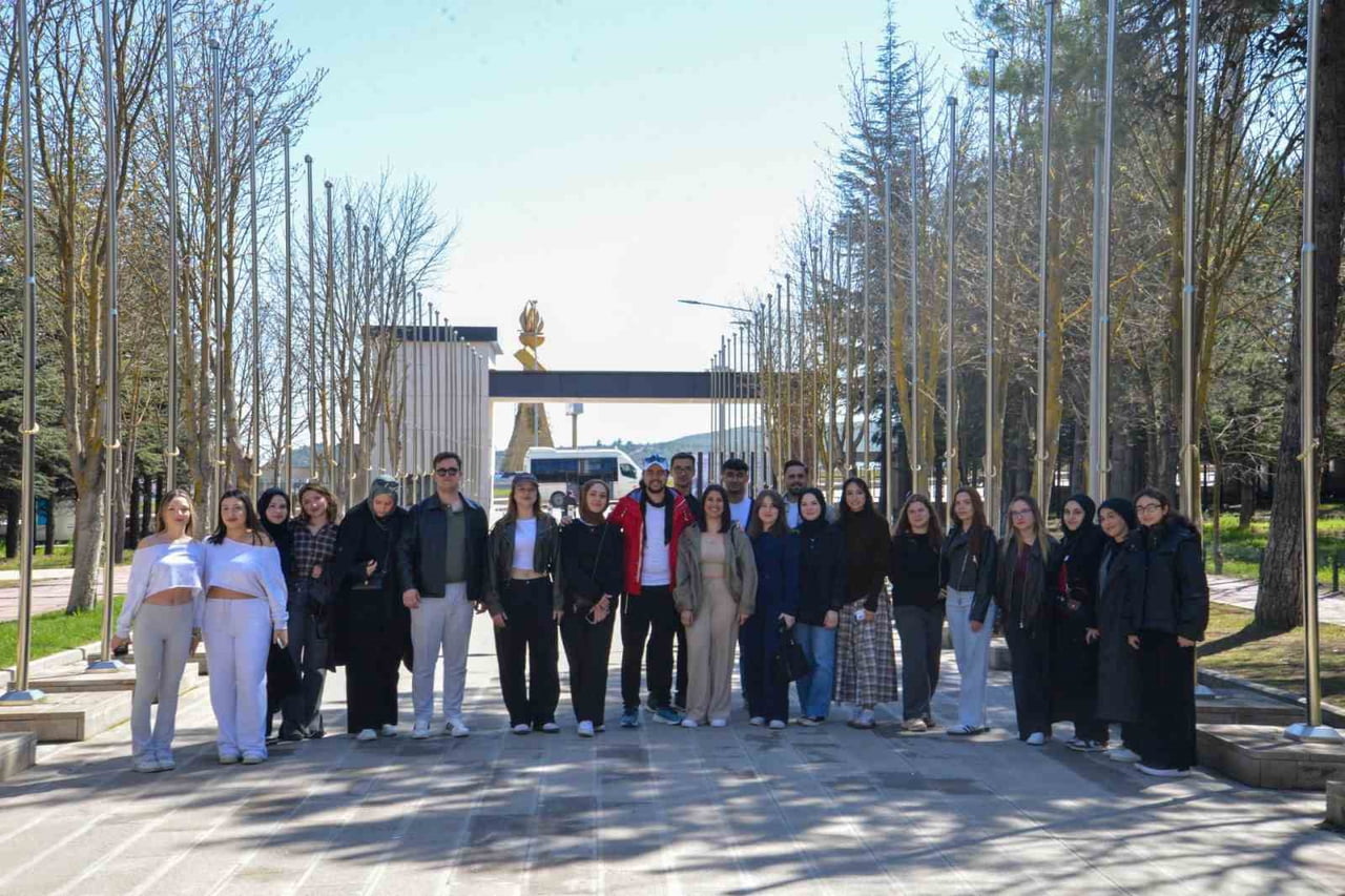 PAZARYERİ MYO ÖĞRENCİLERİ BŞEÜ KAMPÜSÜNÜ ZİYARET ETTİ