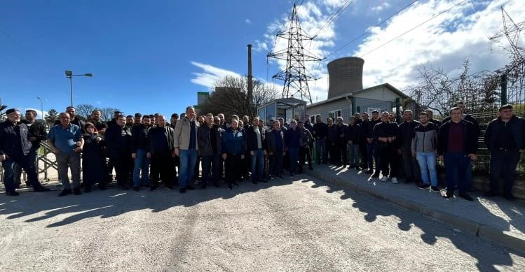 POLAT ELEKTRİK ÜRETİM İNŞAAT İTHALAT İHRACAT A.Ş.'DE ÇALIŞAN İŞÇİLER, ÜCRETSİZ İZİN KARARINA TEPKİ...